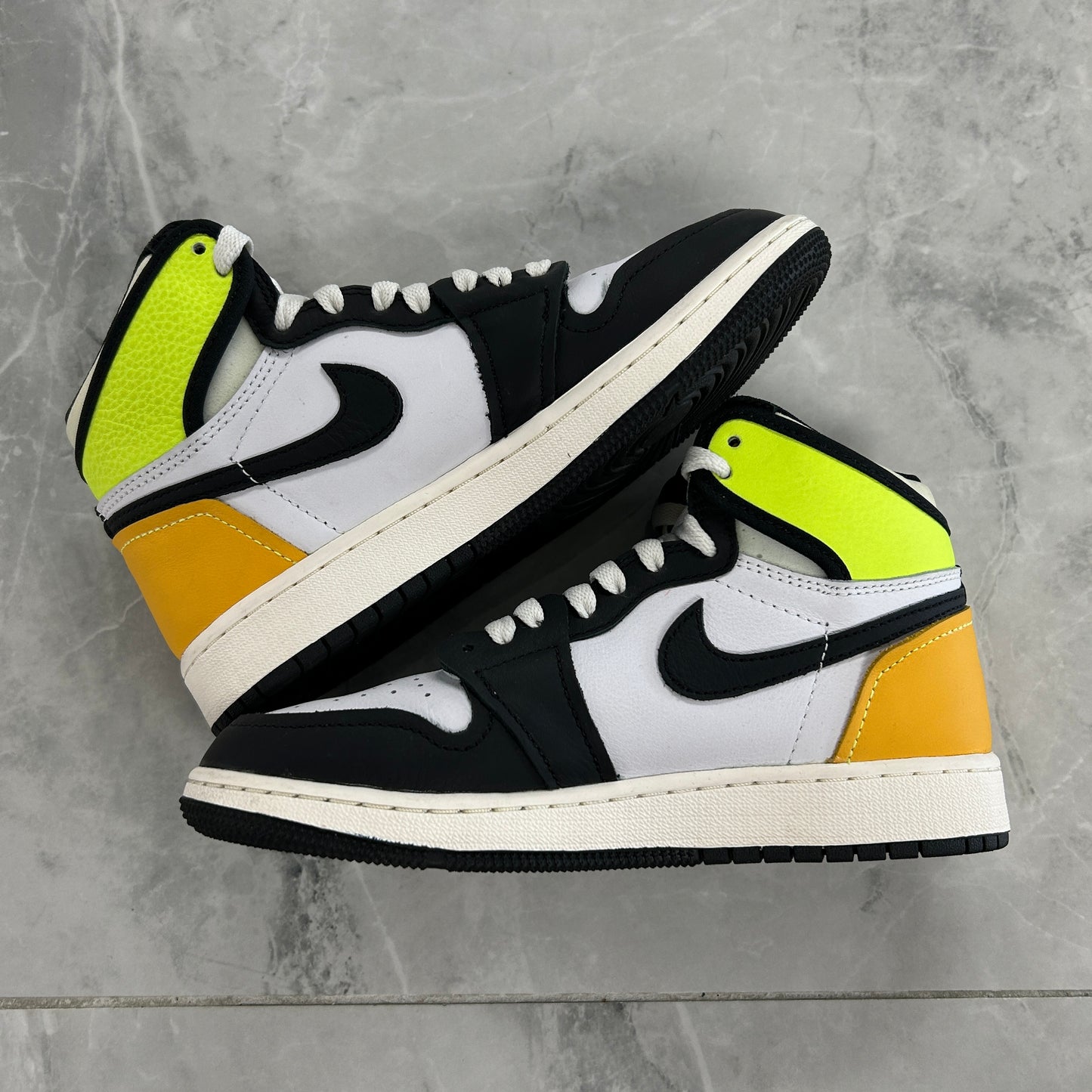 Jordan 1 Retro High White Black Volt University Gold (Used)(No Box)