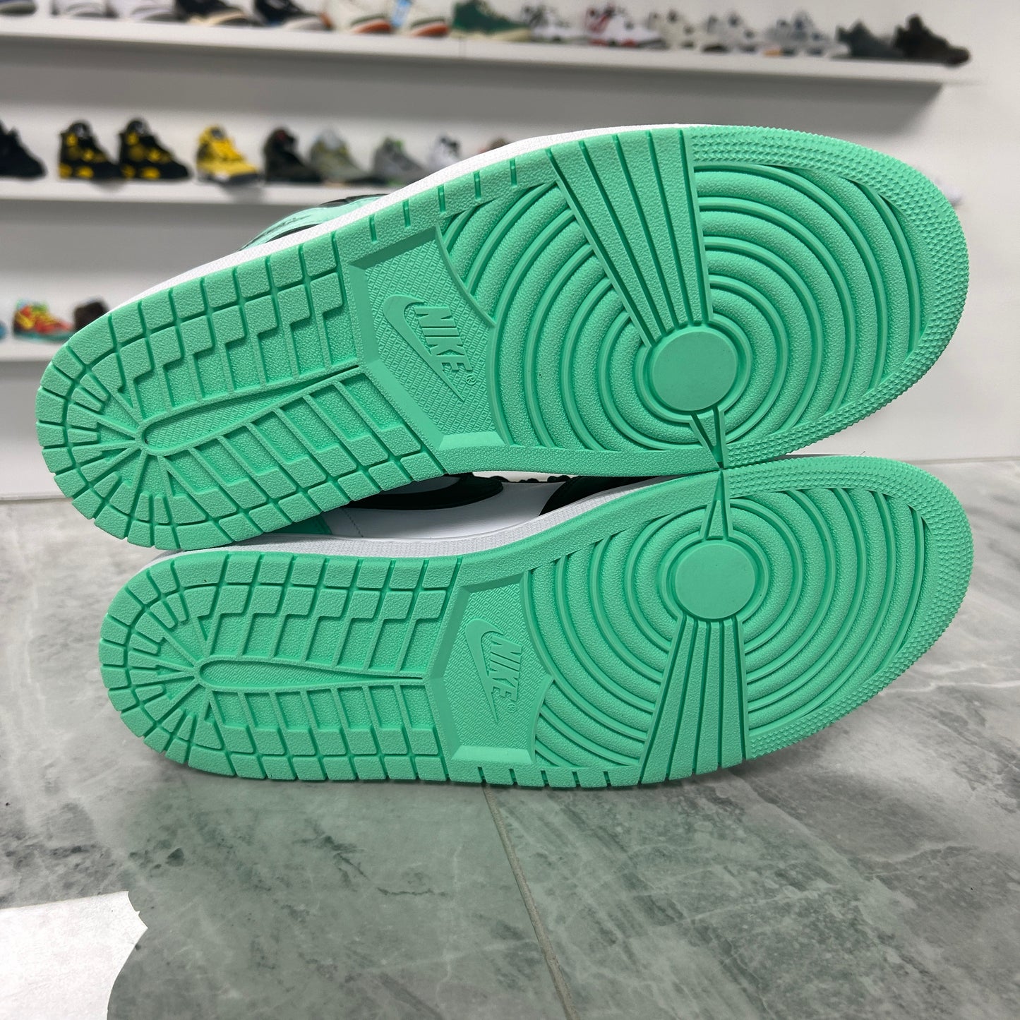 Jordan 1 Retro High OG Green Glow (USED)