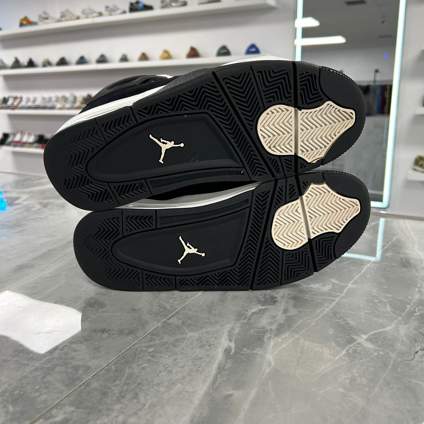 Air Jordan 4 Retro 'White Thunder' (USED NO BOX)