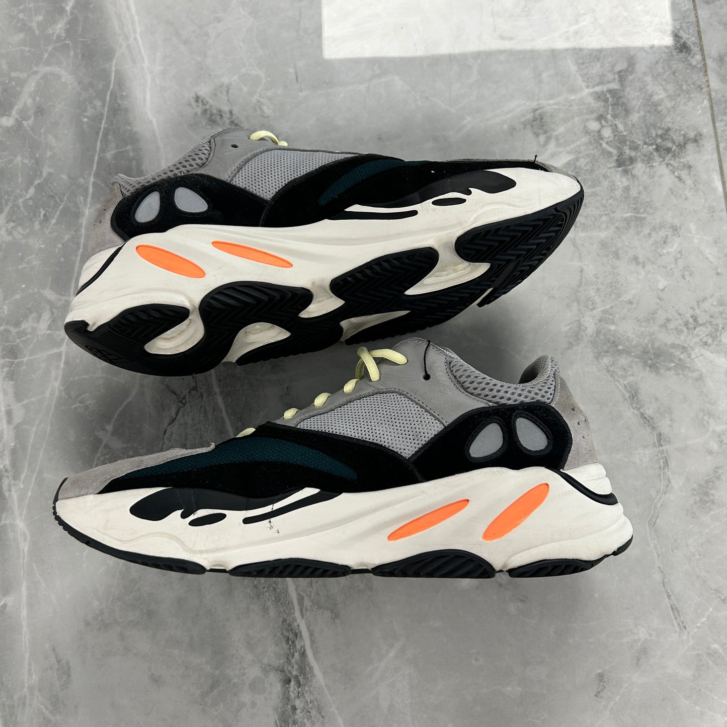 adidas Yeezy Boost 700
Wave Runner (USED NO BOX)