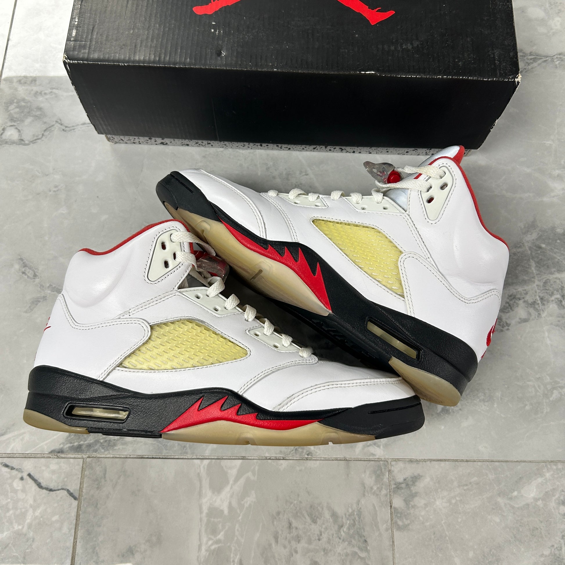 Air Jordan 5 Retro Fire Red (2020) - view 2