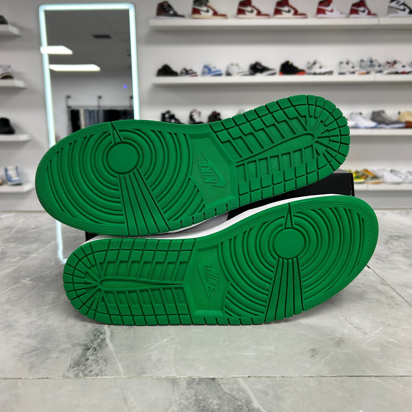 Jordan 1 Retro High OG Lucky Green (Used)