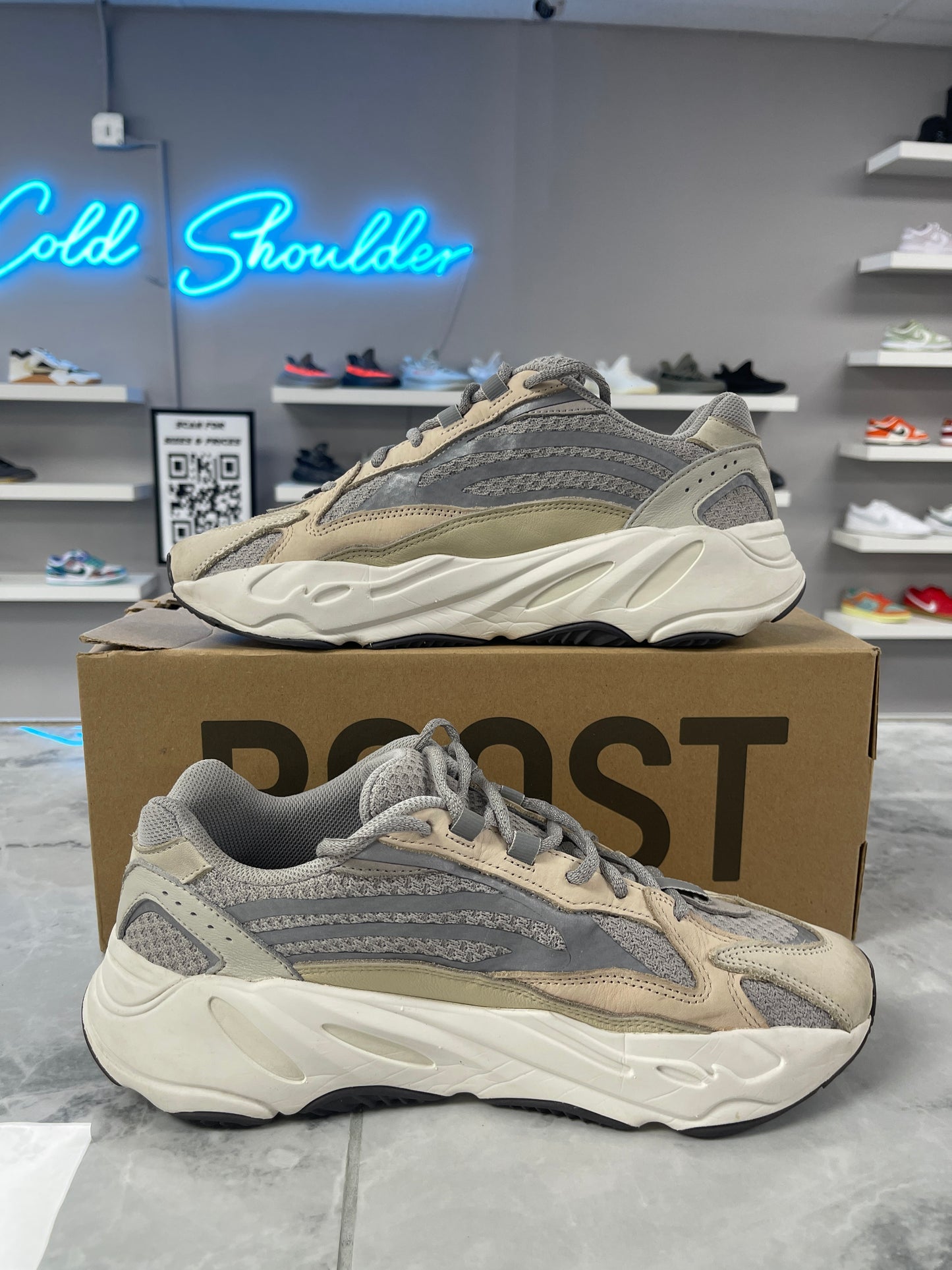 adidas Yeezy Boost 700 V2 Cream (USED)