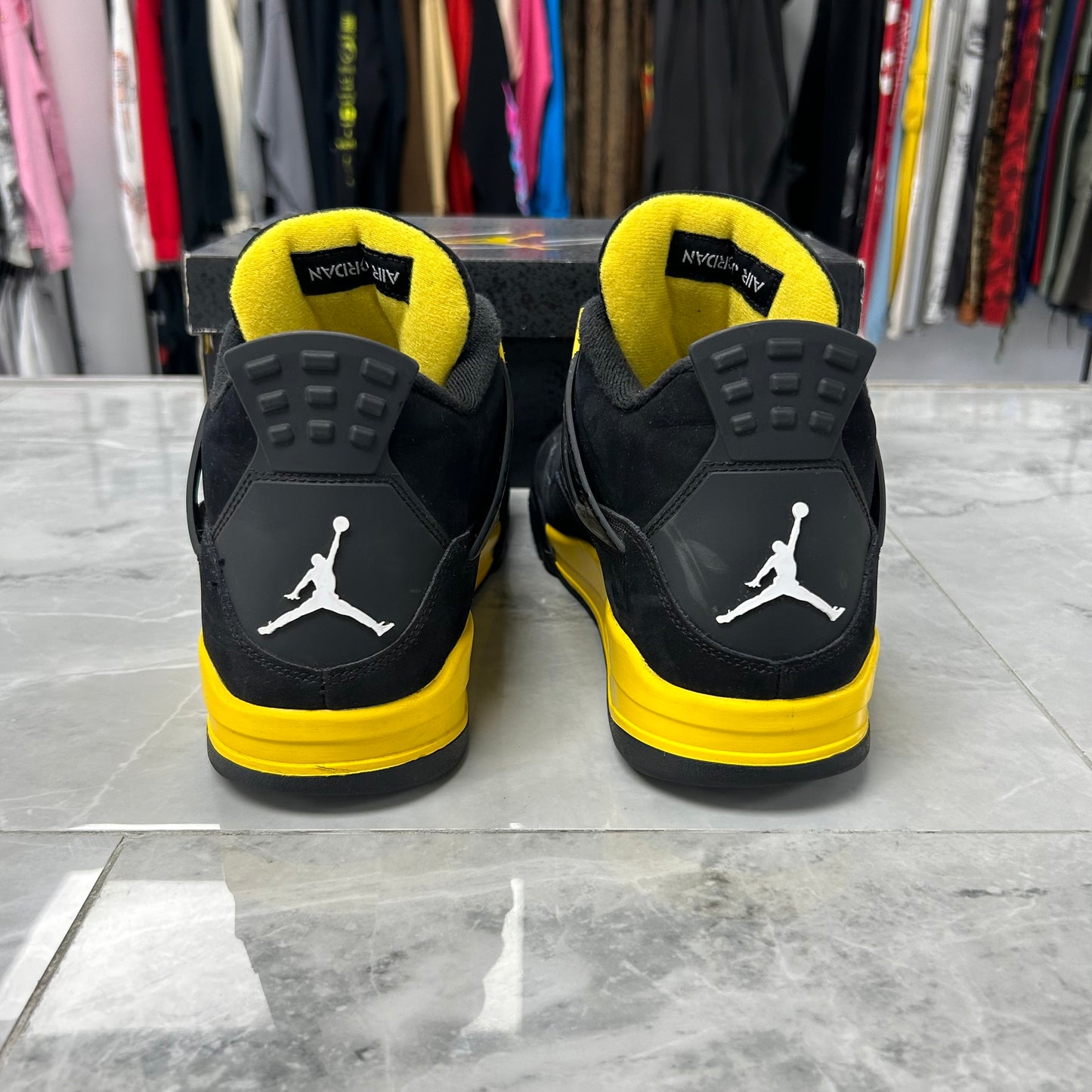 Jordan 4 Retro Thunder (2023)(USED)