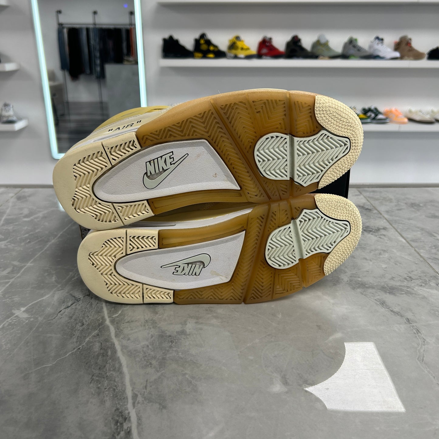 Jordan 4 Retro Off-White Sail (USED)