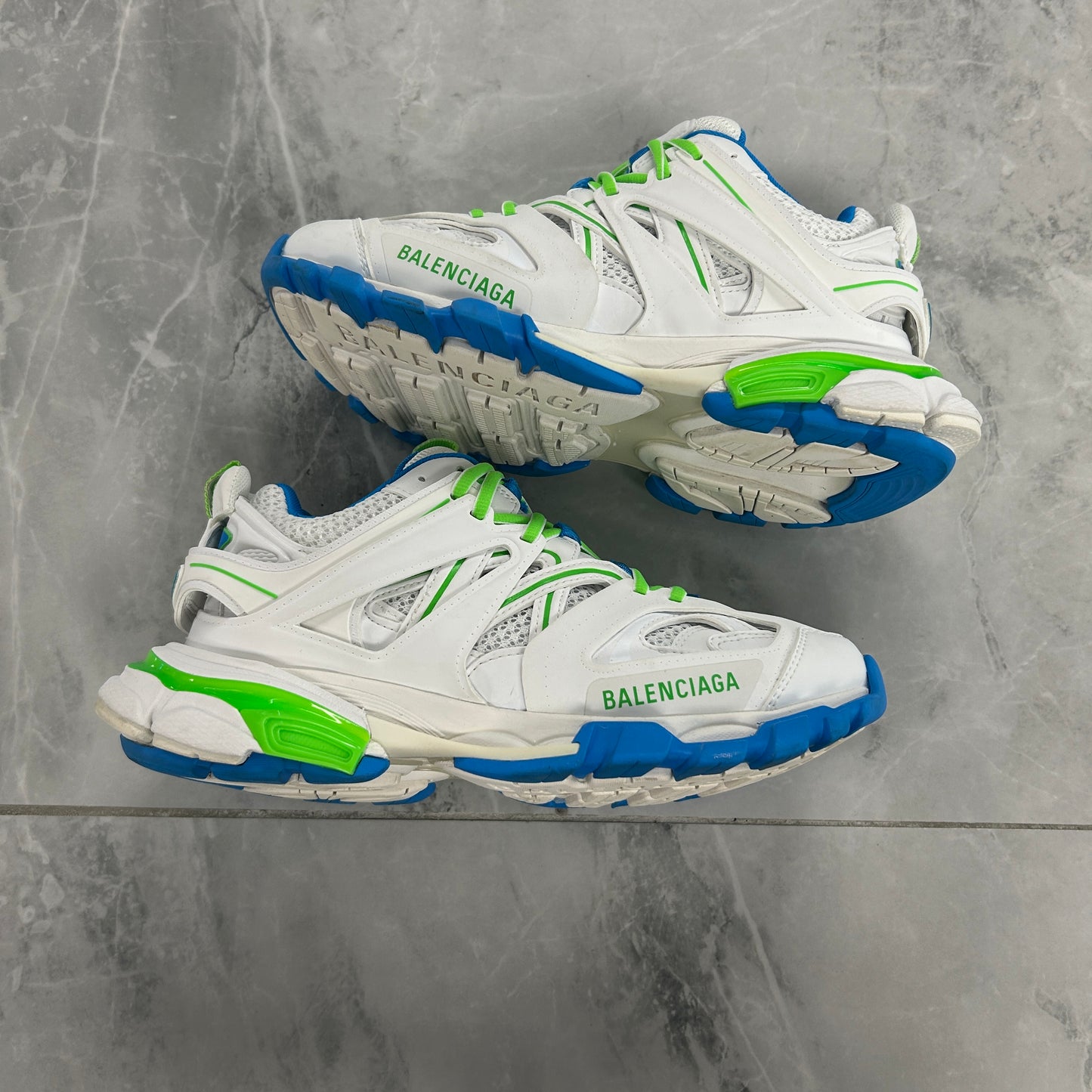 Balenciaga Track Sneaker White
Green (USED NO BOX)