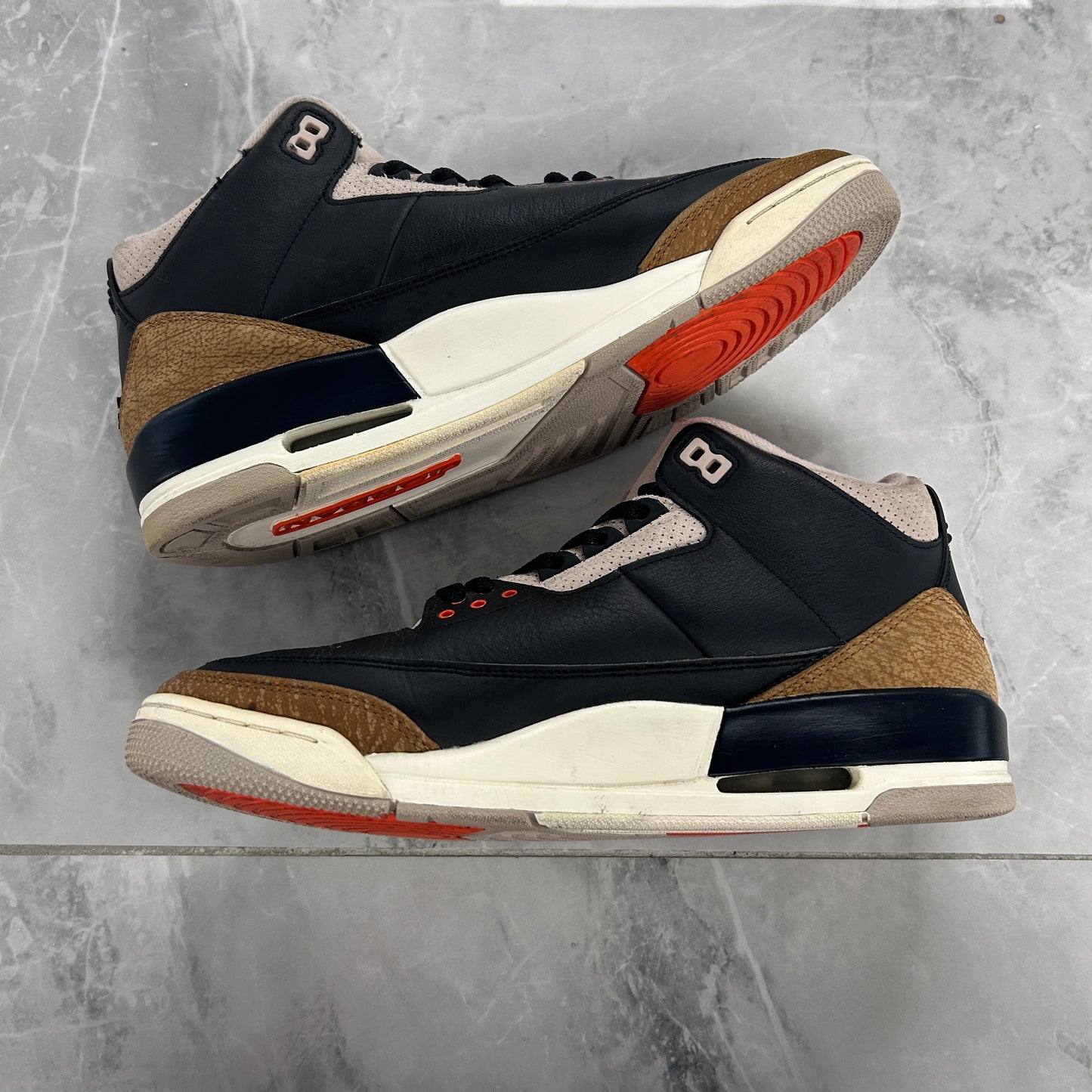 Air Jordan 3 Retro Desert
Elephant (USED NO BOX)