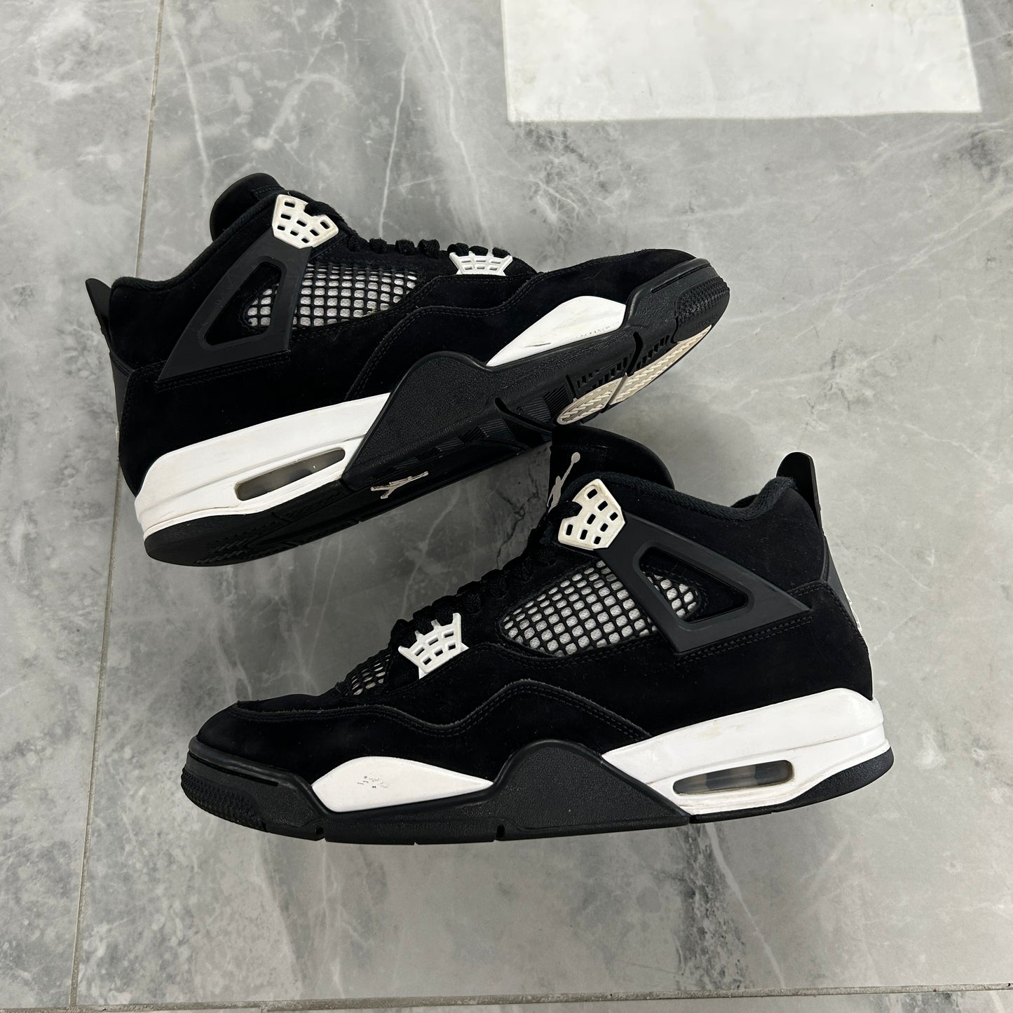 Air Jordan 4 Retro 'White Thunder' (USED NO BOX)