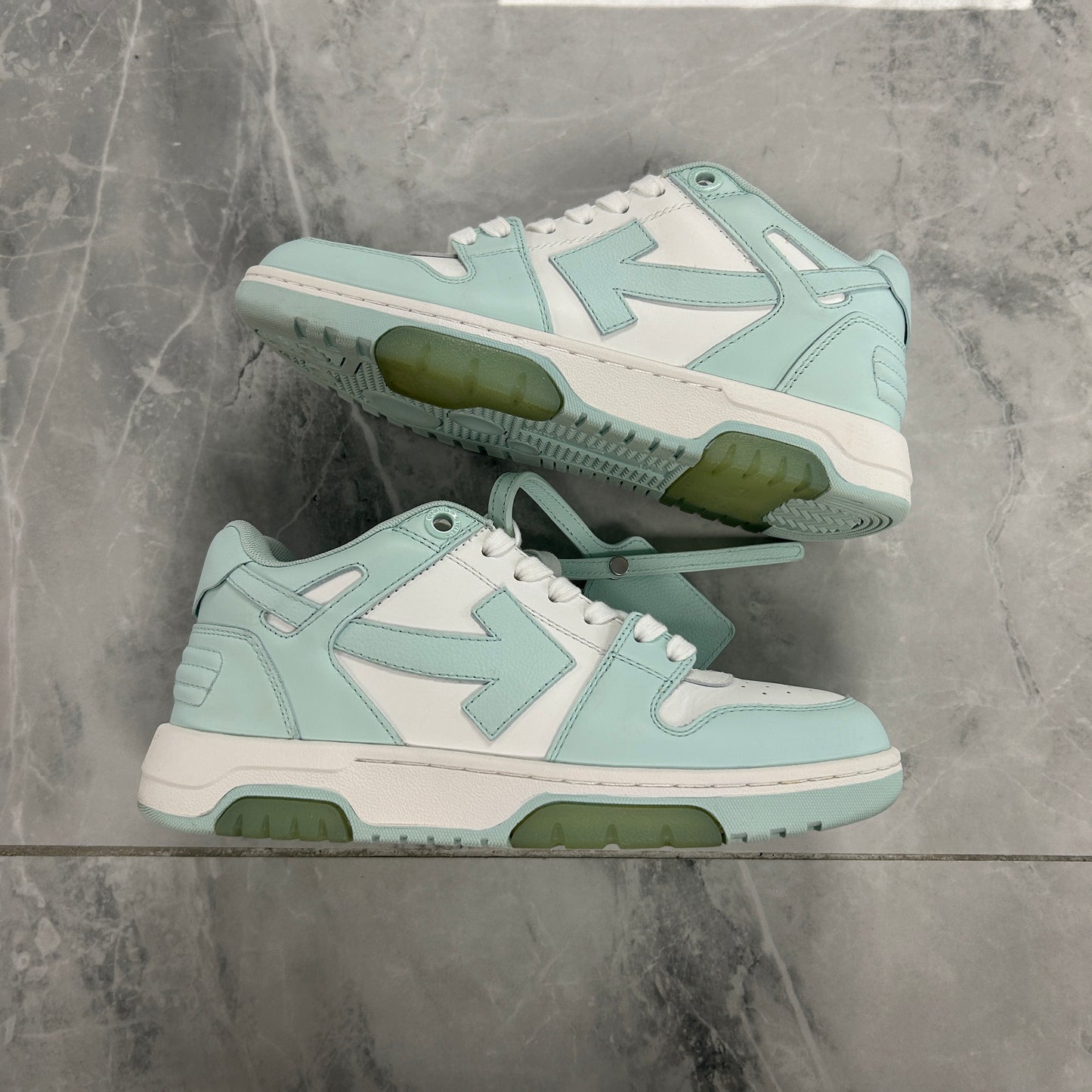 Off-White Out of Office White
Mint (USED NO BOX)