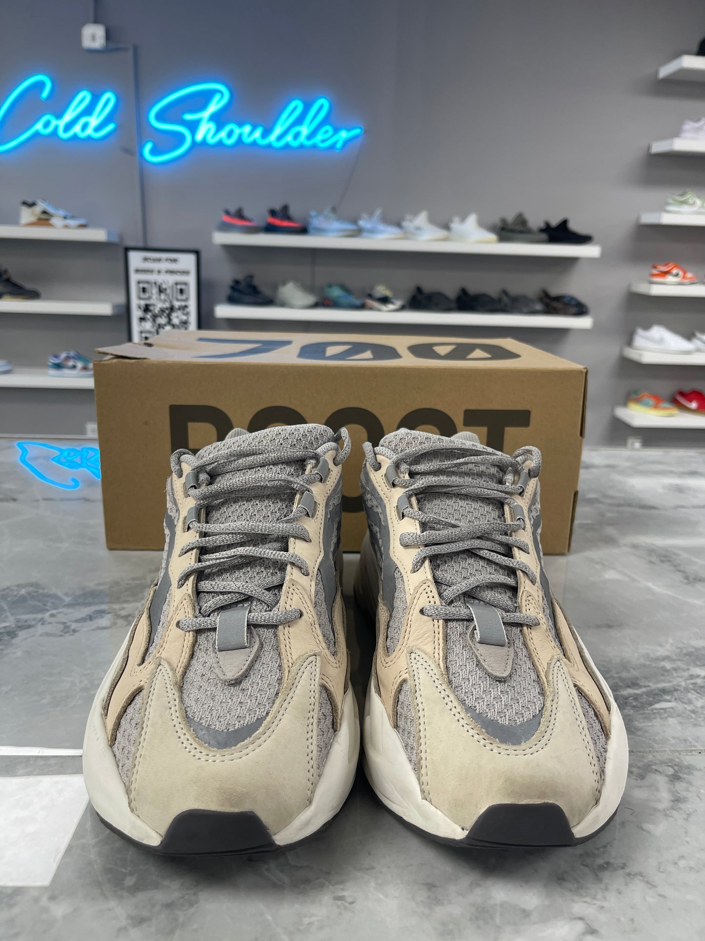 adidas Yeezy Boost 700 V2 Cream (USED)