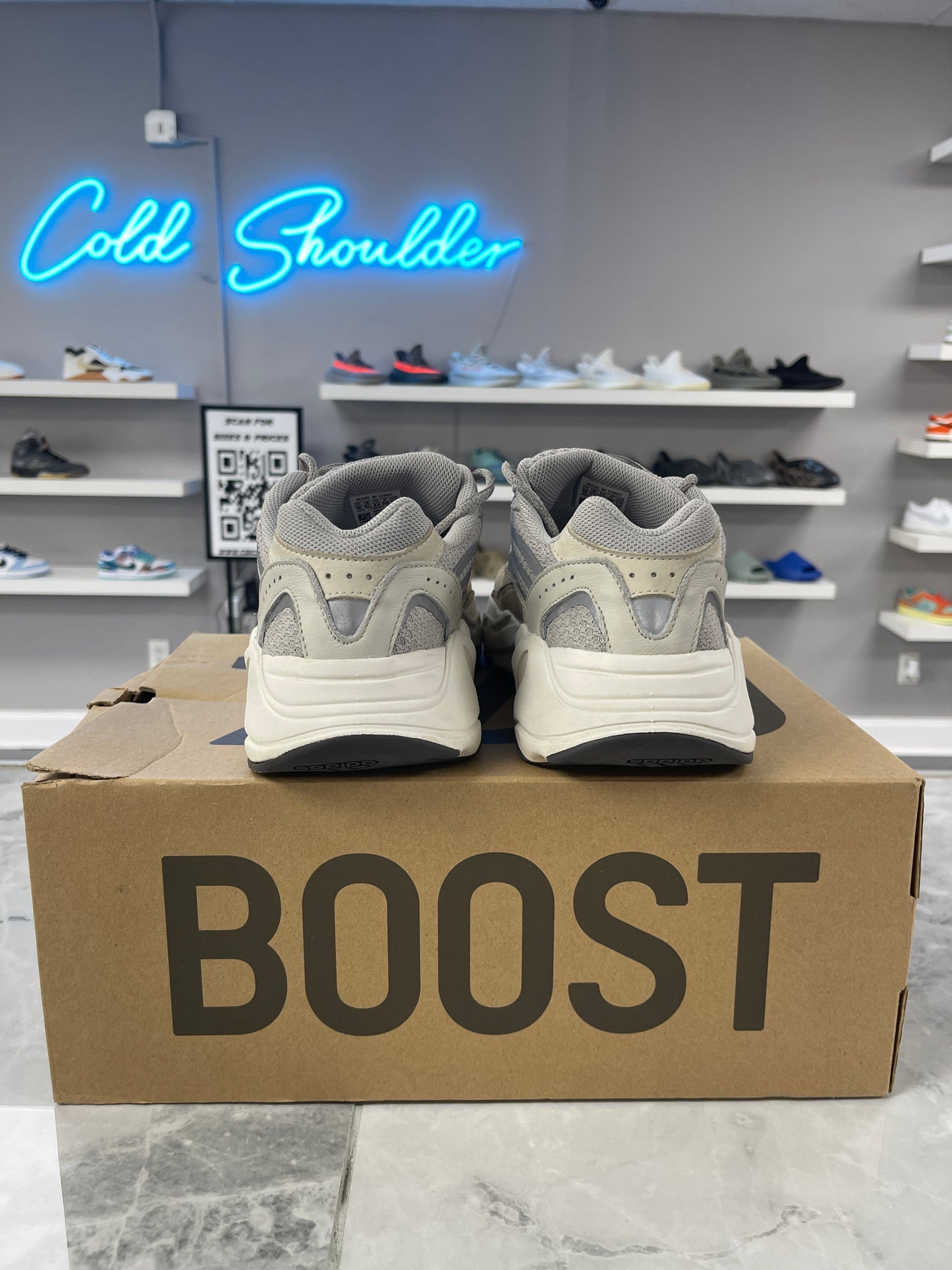 adidas Yeezy Boost 700 V2 Cream (USED)