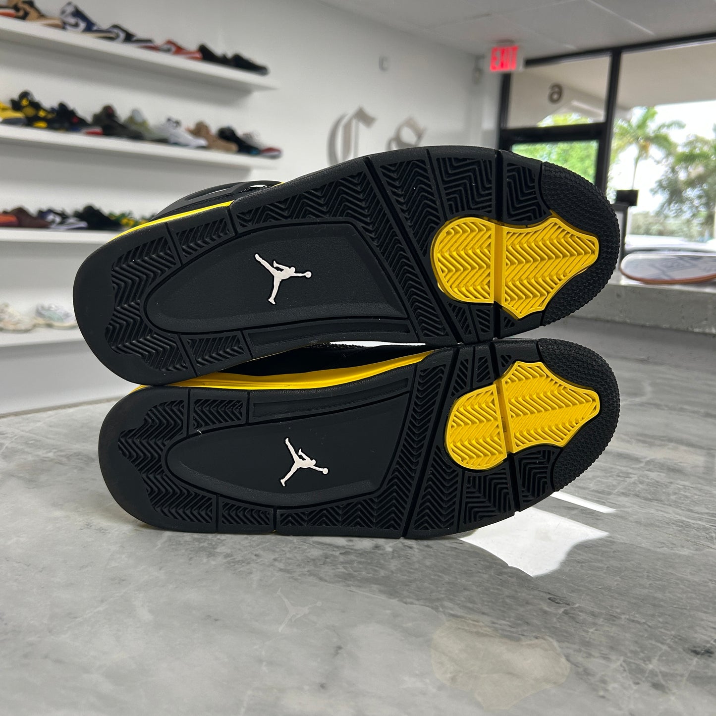 Air Jordan 4 Retro 'Thunder' 2023 (USED)