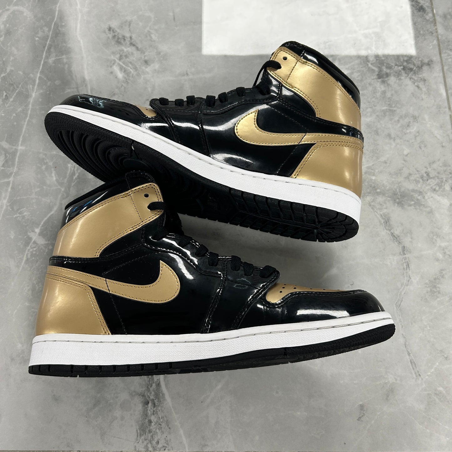Air Jordan 1 Retro High OG NRG Gold Toe (Used)(No Box)