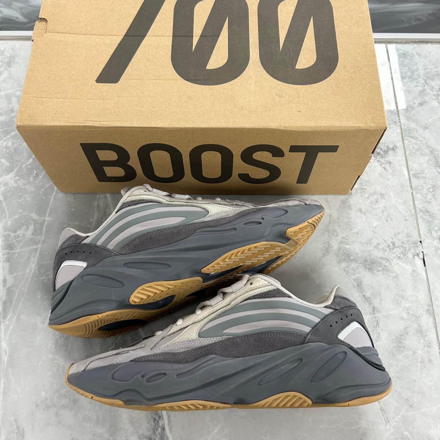 Adidas Yeezy Boost 700 V2
Tephra (USED)