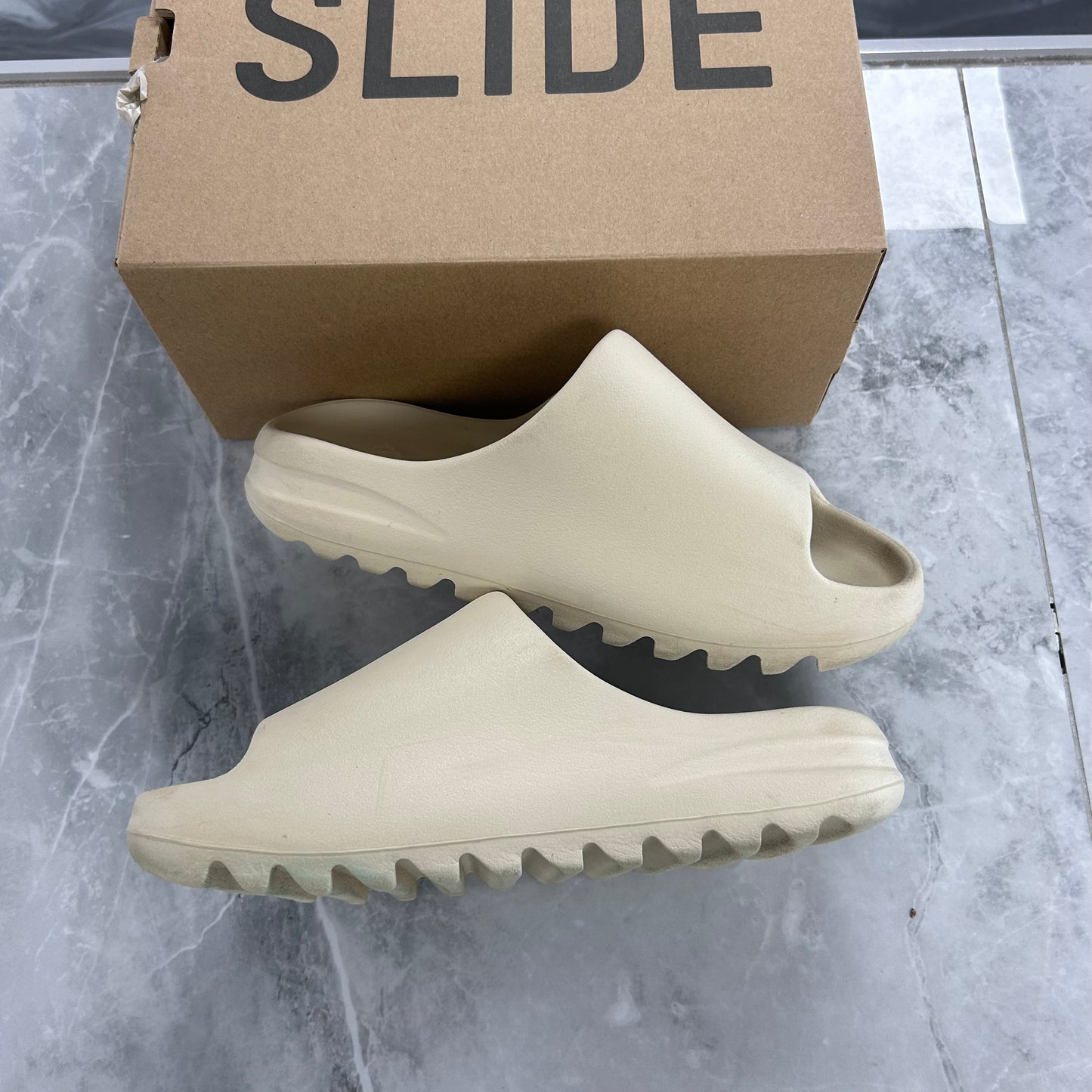 Adidas Yeezy Slide Bone (2022/2023 Restock)(Used)