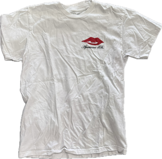 APTO. Camiseta con labios 4B